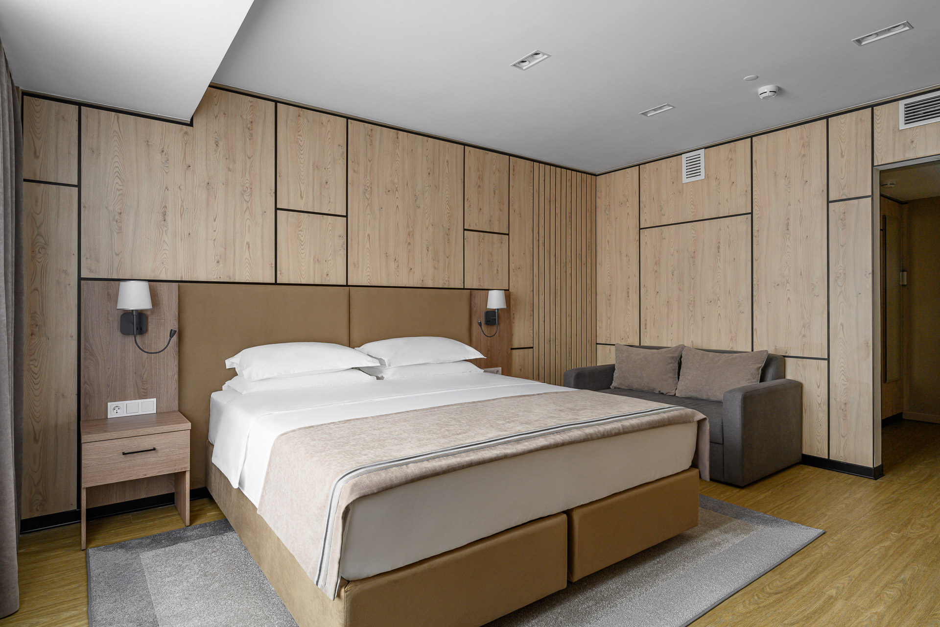 УЛУЧШЕННЫЙ СТАНДАРТ С БОЛЬШОЙ КРОВАТЬЮ